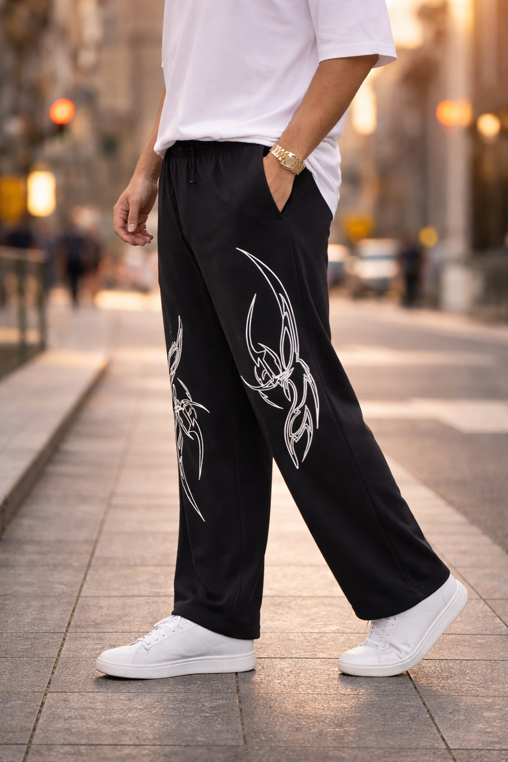 Black Men’s Graphic Printed Joggers – Regular Fit Streetwear Casual Wear