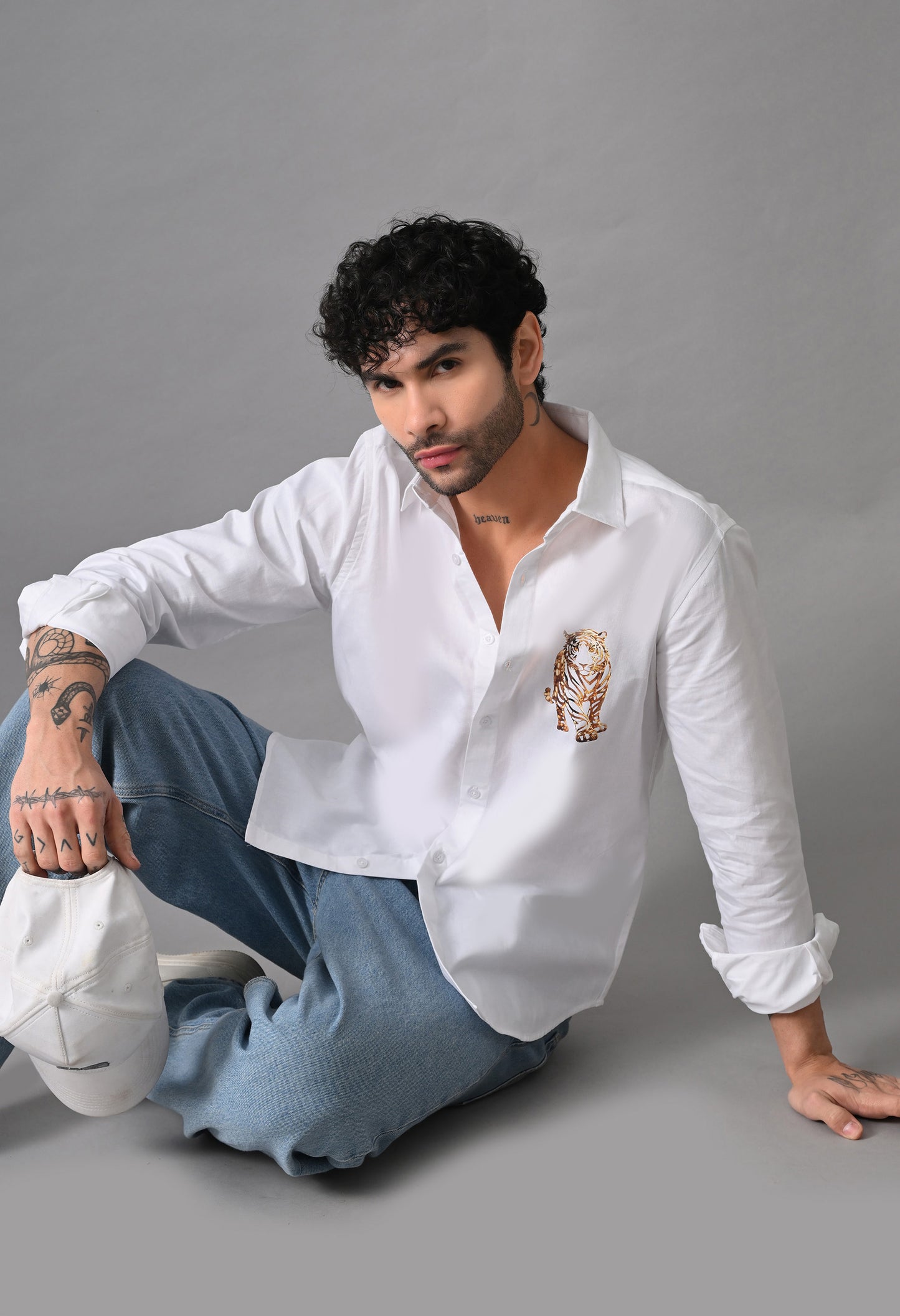 White Men's Graphic Printed Cotton Poplin Regular Fit Full Sleeve Formal Shirts